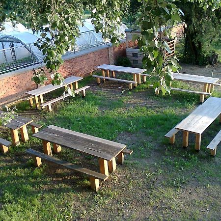 Goencoelhaz Hostel Vác Екстериор снимка