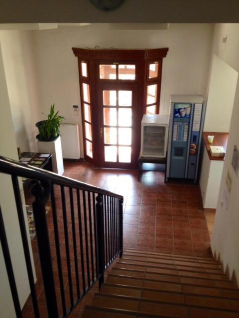 Goencoelhaz Hostel Vác Екстериор снимка