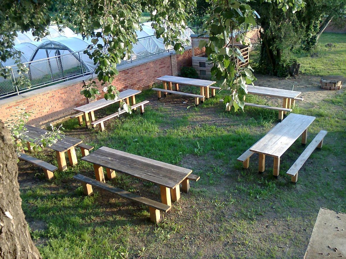 Goencoelhaz Hostel Vác Екстериор снимка
