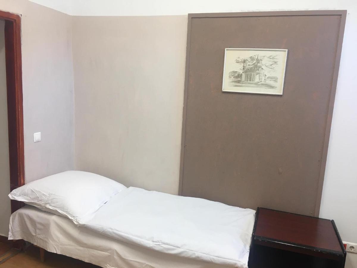 Goencoelhaz Hostel Vác Екстериор снимка