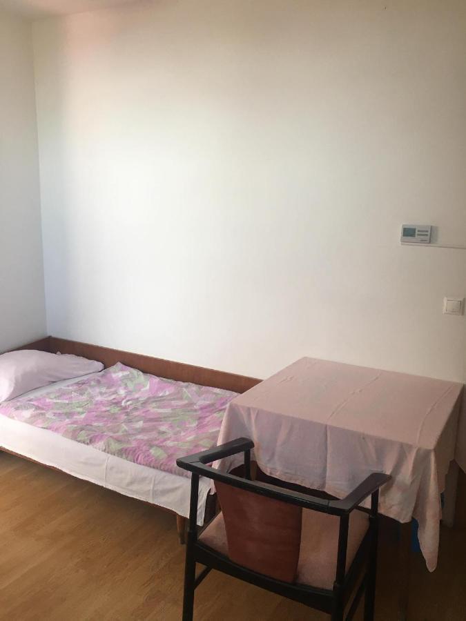 Goencoelhaz Hostel Vác Екстериор снимка