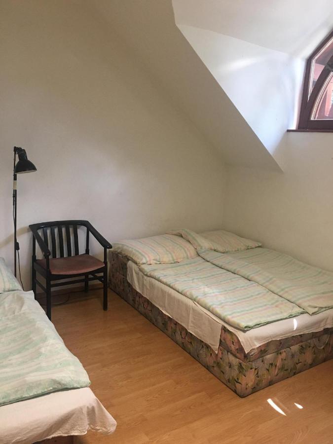Goencoelhaz Hostel Vác Екстериор снимка