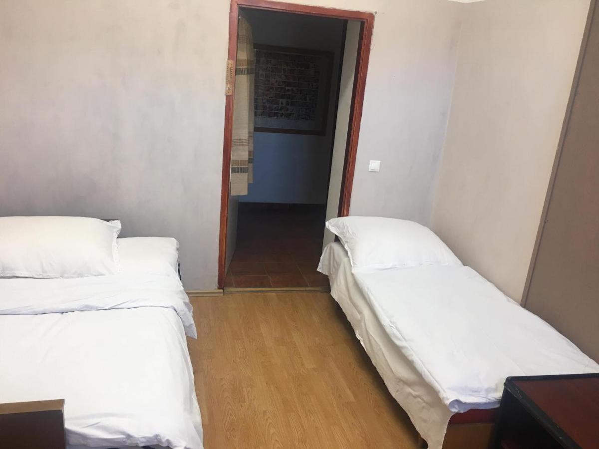 Goencoelhaz Hostel Vác Екстериор снимка