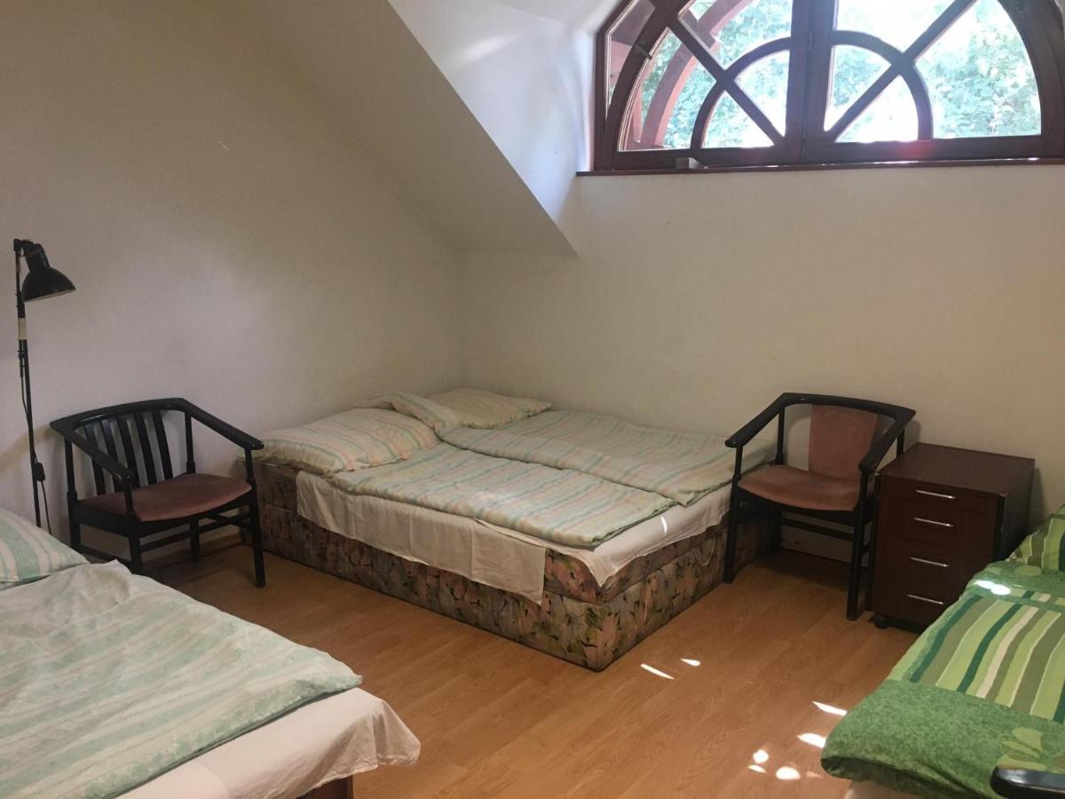 Goencoelhaz Hostel Vác Екстериор снимка