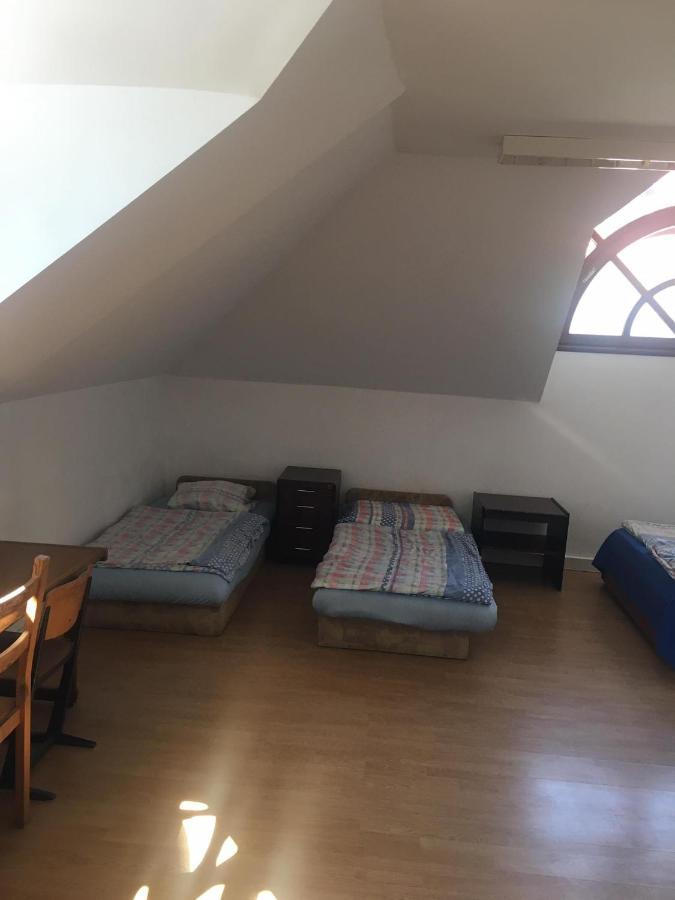 Goencoelhaz Hostel Vác Екстериор снимка
