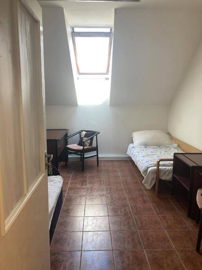 Goencoelhaz Hostel Vác Екстериор снимка