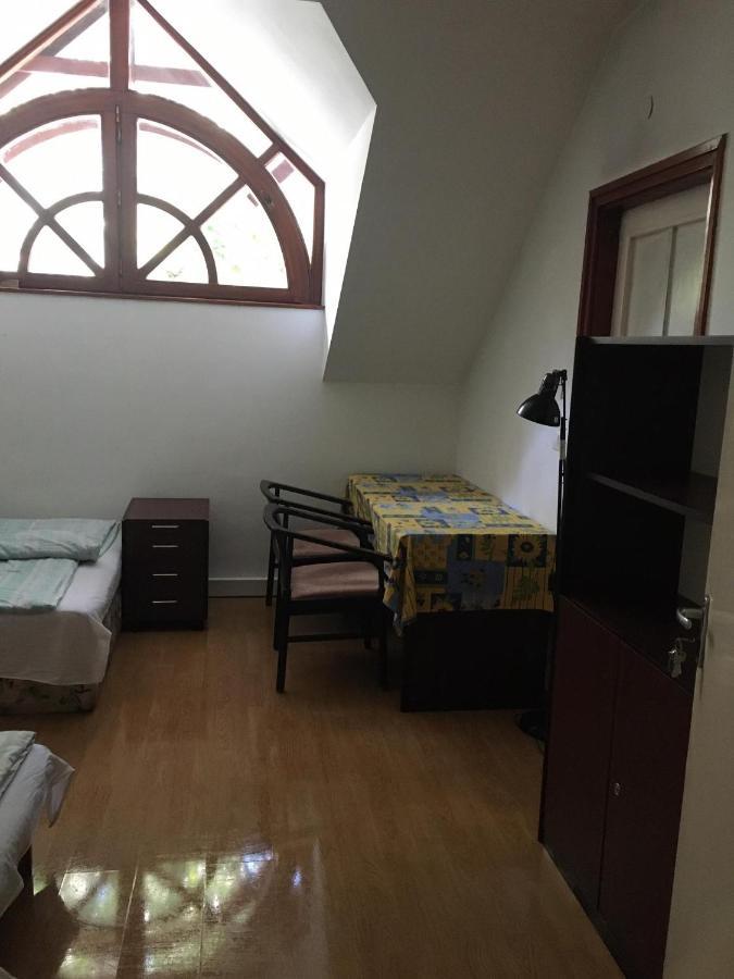 Goencoelhaz Hostel Vác Екстериор снимка