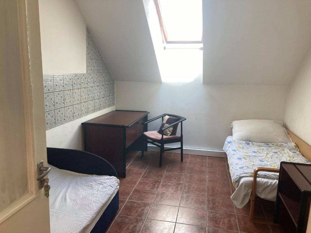 Goencoelhaz Hostel Vác Екстериор снимка