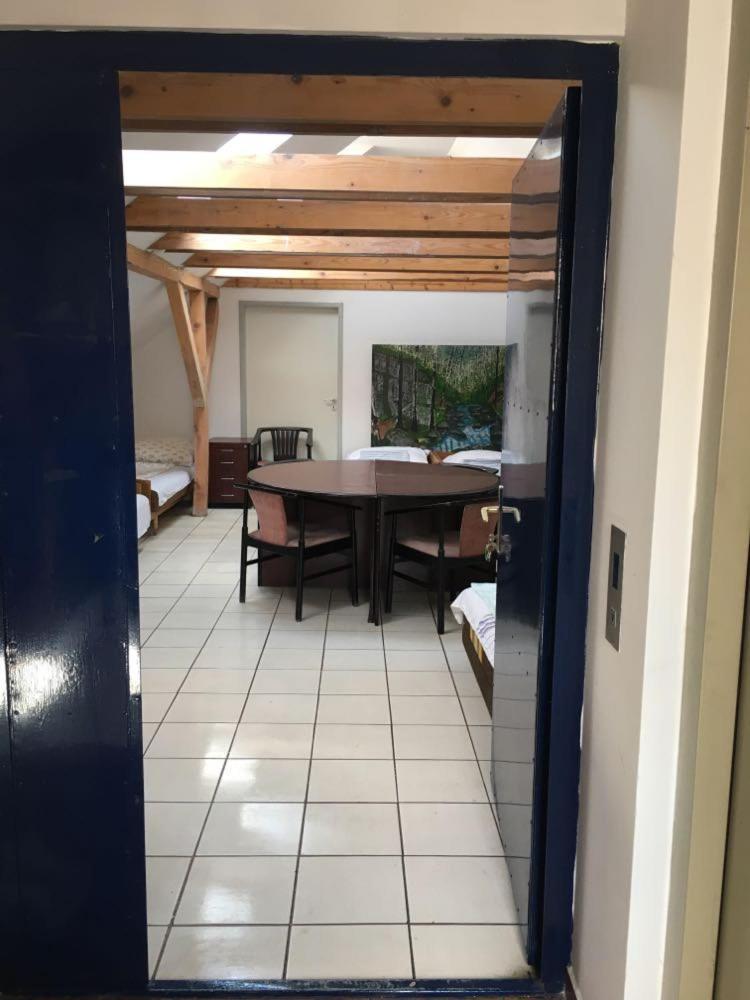 Goencoelhaz Hostel Vác Екстериор снимка